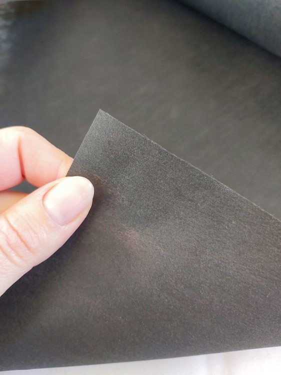 Flizelina wiskozowa 50g czarna 4.jpg